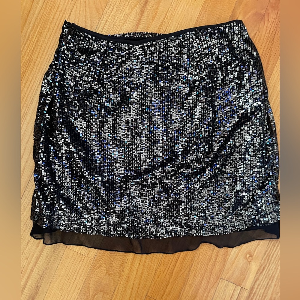 Jennifer Lopez, pretty sequined miniskirt size 4